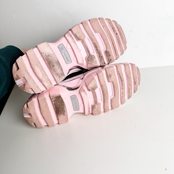 ADIDAS Raf Simons X Detroit Runner 'Olive
Size 8 men’s - Picture 7 of 10